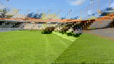Campo de futebol c/ iluminação.