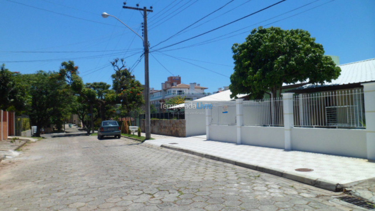 Casa para aluguel de temporada em Florianopolis (Canasvieiras)