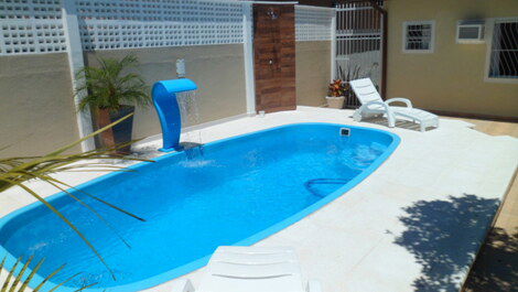 Excelente casa com 04 quartos (02 suítes), 250m da praia