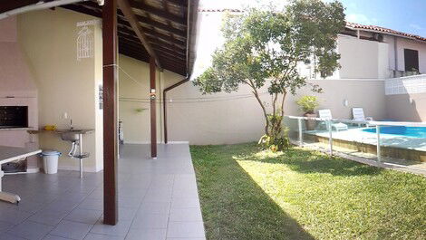 Excellent house with 04 bedrooms (02 suites), 250m from the beach