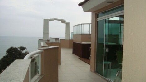 Penthouse with pool facing the sea in Canasvieiras.