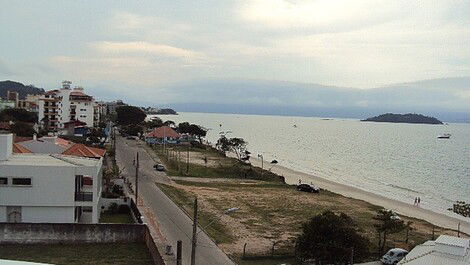 Penthouse with pool facing the sea in Canasvieiras.