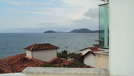 Penthouse with pool facing the sea in Canasvieiras.