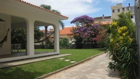 Hermosa casa de 04 dormitorios, a solo 70 metros de la playa de Ingleses