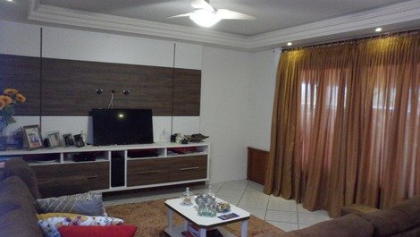 House with swimming pool, 4 bedrooms air-conditioned, Wifi and cable TV.