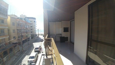 Dois dormitórios com ar condicionado no centro de Meia Praia Itapema