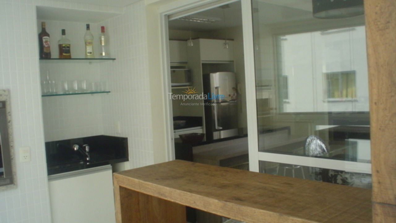 Apartamento para aluguel de temporada em Balneário Camboriú (Praia Central)