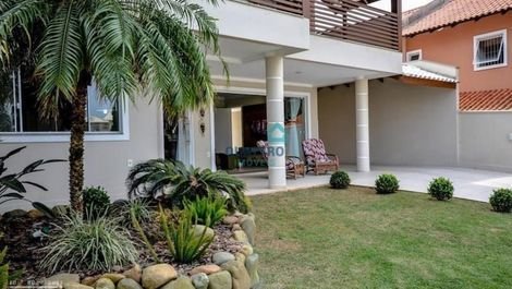 Beautiful house with 4 suites 100 meters from the beach of Mariscal