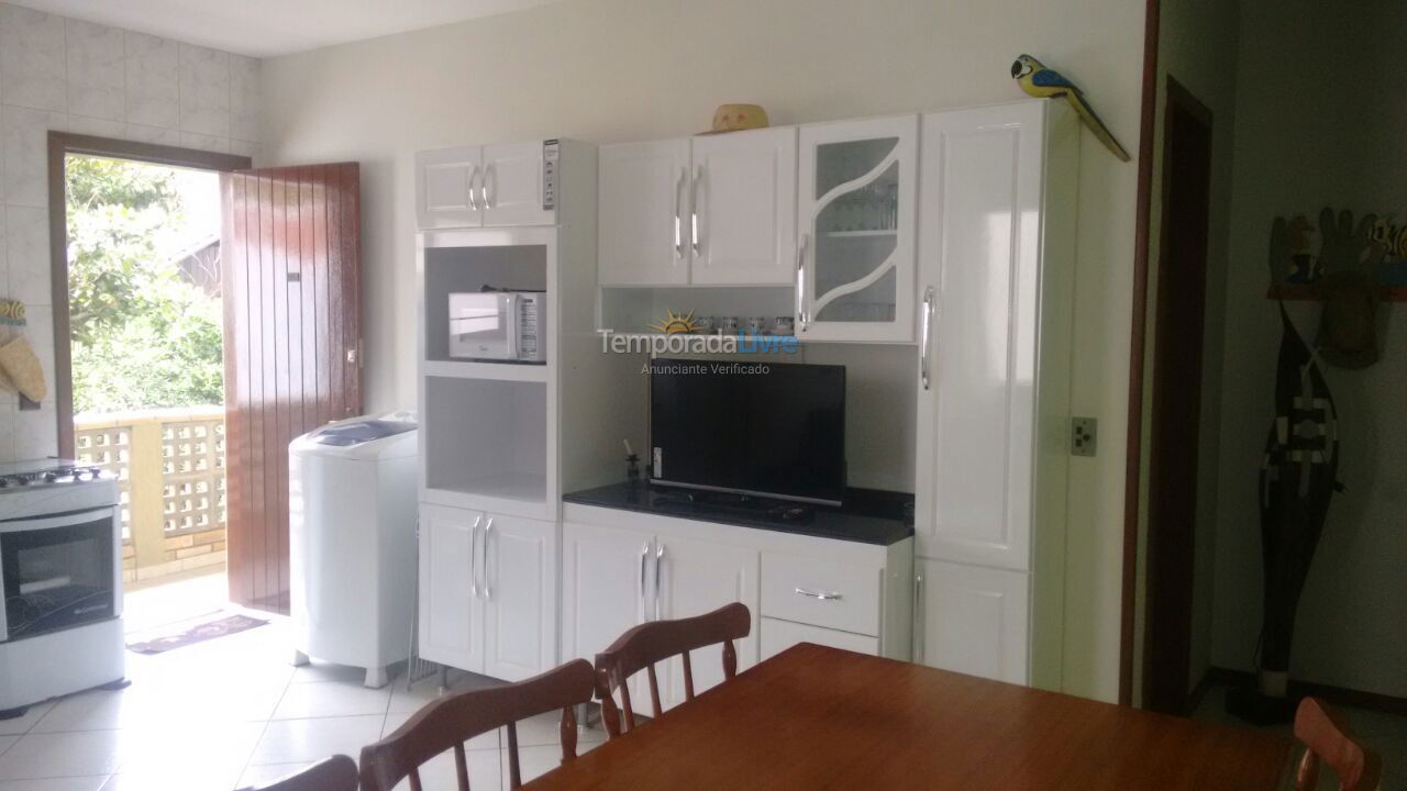 Apartamento para aluguel de temporada em Bombinhas (Praia de Quatro Ilhas)