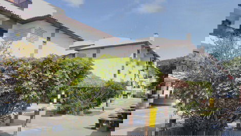 Apt of 02 dormitories being a suite one block from the sea.