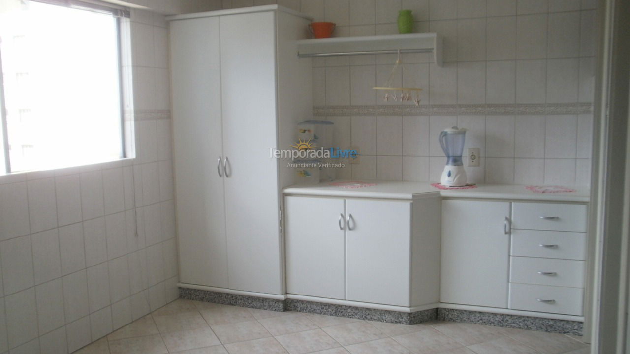 Apartamento para aluguel de temporada em Itapema (Meia Praia)