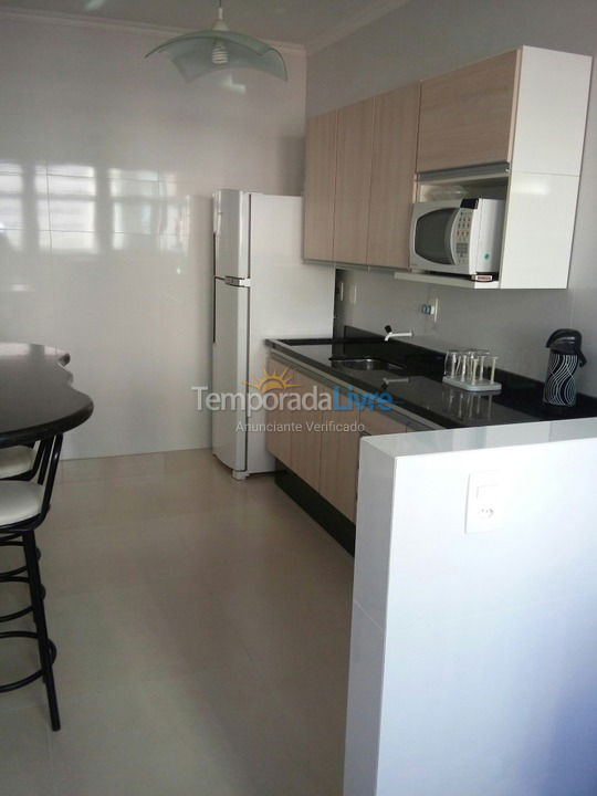 Apartamento para aluguel de temporada em Itapema (Meia Praia)