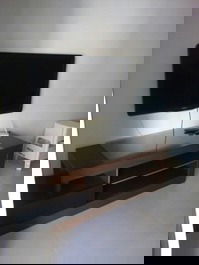 2 dormitórios, sendo 1 suíte com ar, na quadra mar