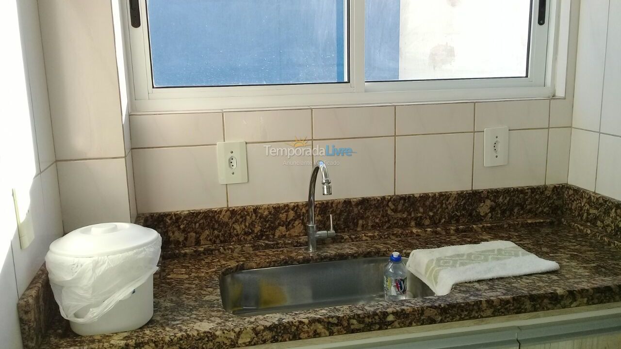 Apartamento para aluguel de temporada em Itapema (Meia Praia)