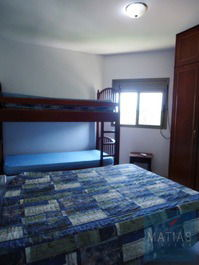 Apartamento 3 dormitórios sendo 2 suítes - 250m da praia - Riviera