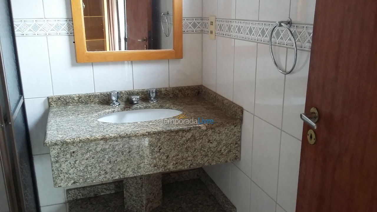 Apartamento para aluguel de temporada em Bombinhas (Praia de Bombas)