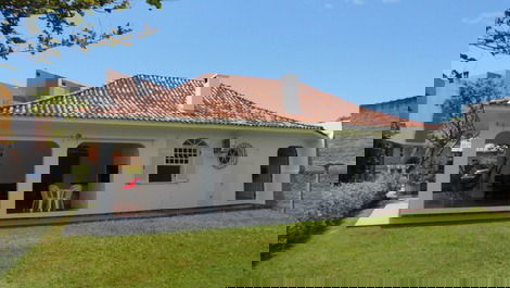 Hermosa casa de 04 dormitorios, a solo 70 metros de la playa de Ingleses
