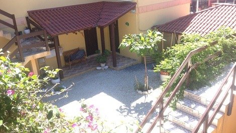 Family home with 1 or 2 bedroom apartments (economical)