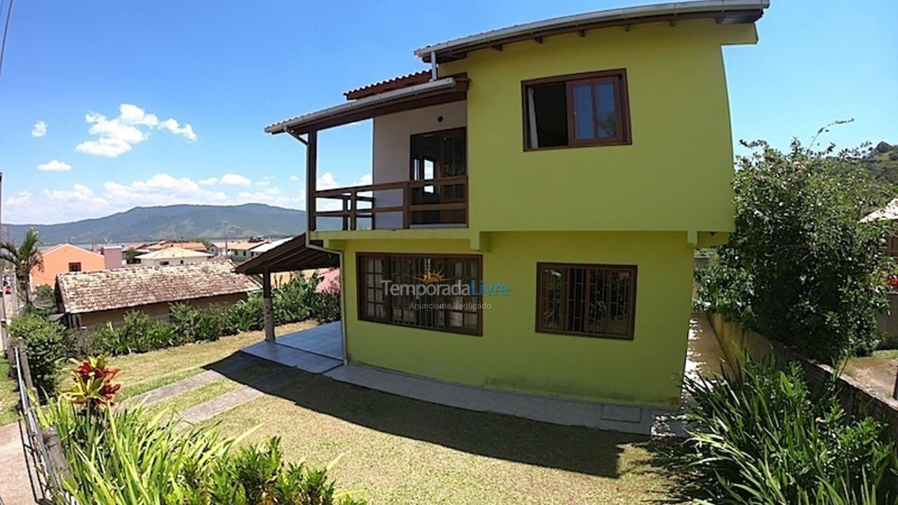 Casa para aluguel de temporada em Garopaba (Praia da Ferrugem)