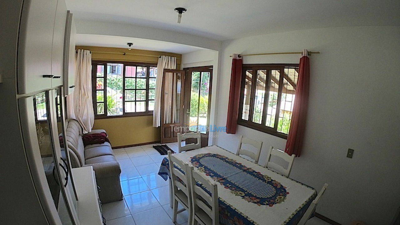 Casa para aluguel de temporada em Garopaba (Praia da Ferrugem)