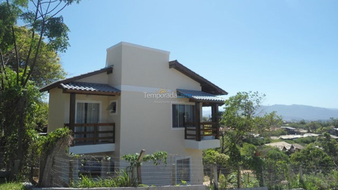 Casa para aluguel de temporada em Imbituba (Praia do Rosa)