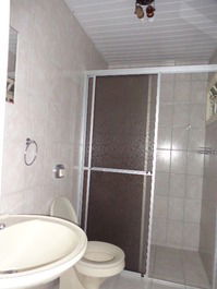 DORMITORIO ALEMANADO DE 2 DORMITORIOS CON AC, 50M DEL MAR, WIFI, BIEN BIEN