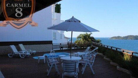 Wonderful 4 Bedroom House with Panoramic View of the Beach.