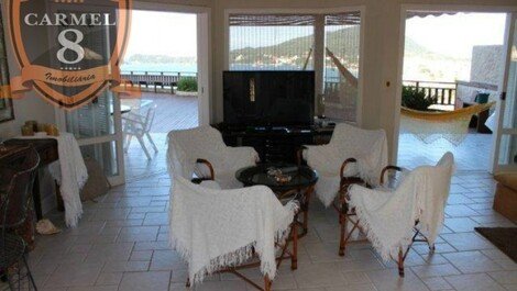 Wonderful 4 Bedroom House with Panoramic View of the Beach.