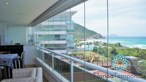 Apartamento luxuoso com vista panorâmica do mar, na Praia Brava!
