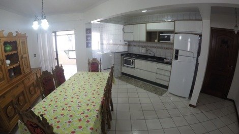 3 bedrooms, 1 suite, 3 air conditioners and 1 parking space in Meia Praia Itapema