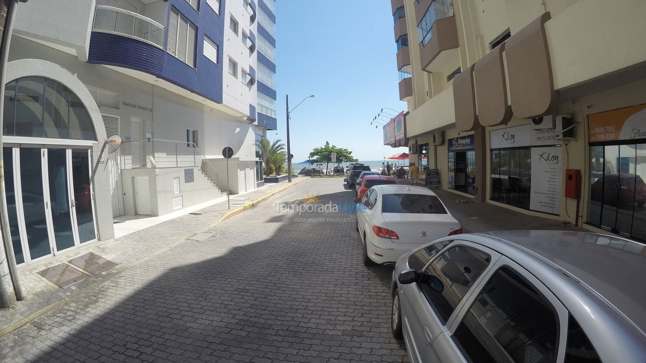 Apartamento para aluguel de temporada em Itapema (Meia Praia)