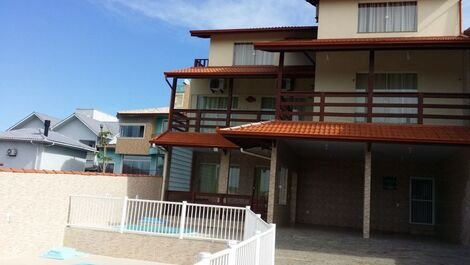 Excelente casa con piscina 25 personas a 100 metros de la playa de Santinho