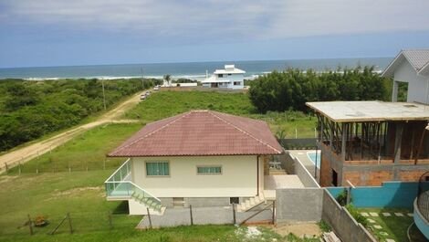 Excelente casa con piscina 25 personas a 100 metros de la playa de Santinho