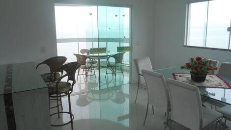 Apartamento con 02 suites de paseo con vistas panorámicas.