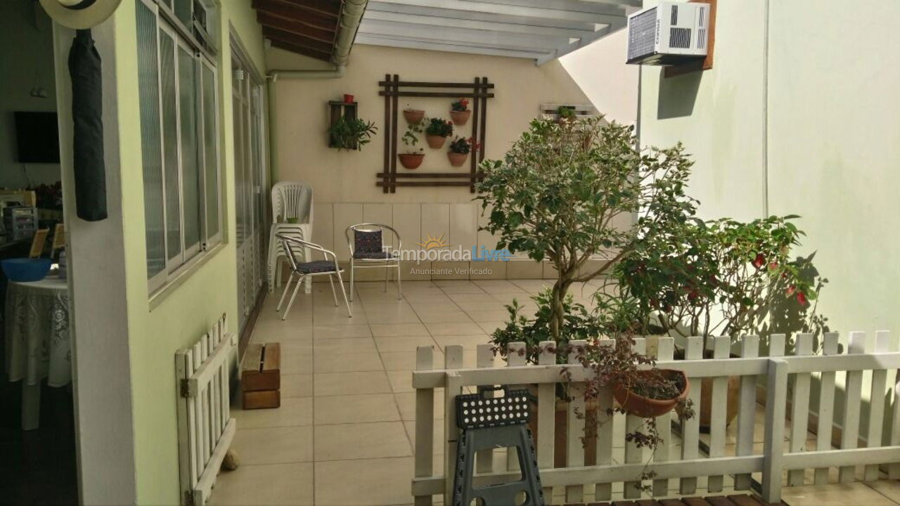Casa para aluguel de temporada em Florianopolis (Canasvieiras)