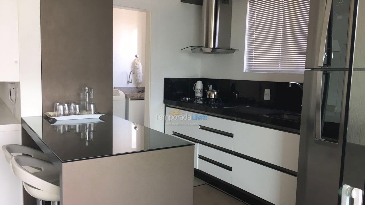 Apartamento para aluguel de temporada em Itapema (Meia Praia)