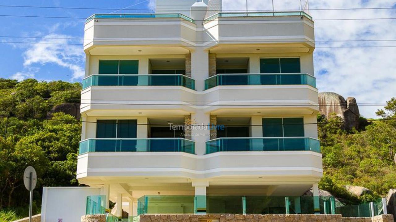 Apartamento para aluguel de temporada em Governador Celso Ramos (Praia das Cordas)