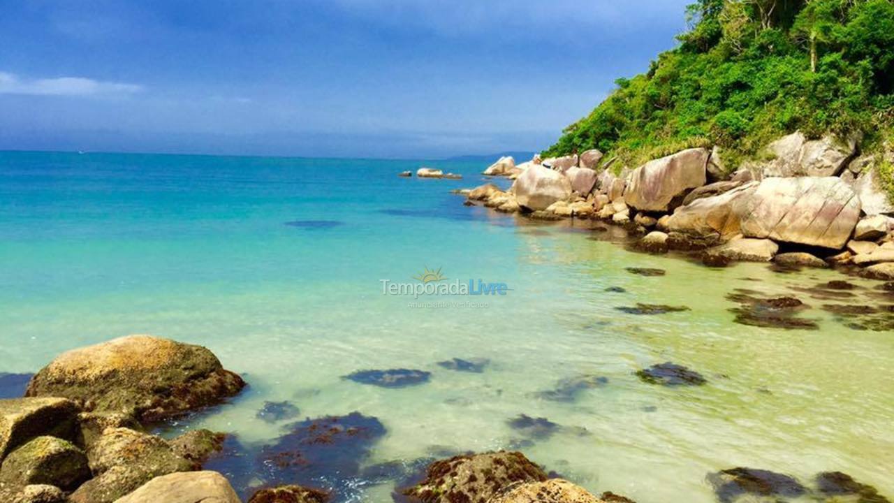 Apartamento para aluguel de temporada em Governador Celso Ramos (Praia das Cordas)