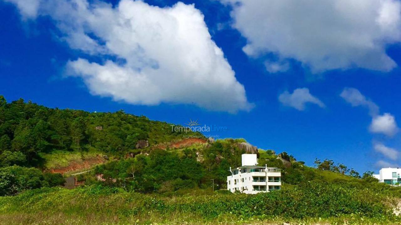Apartamento para aluguel de temporada em Governador Celso Ramos (Praia das Cordas)
