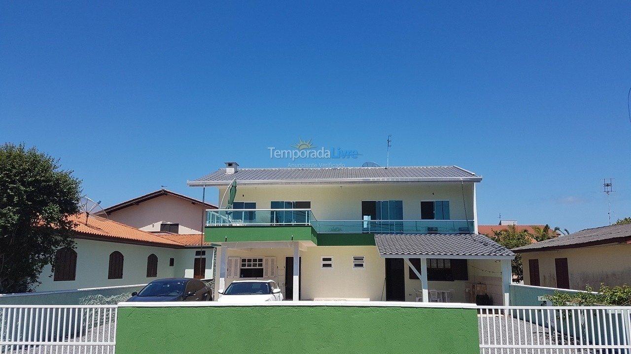 Casa para alquiler de vacaciones em Itapoá (Barra do Saí)