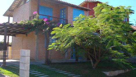 Rustic style house with wi-fi in the center of Garopaba