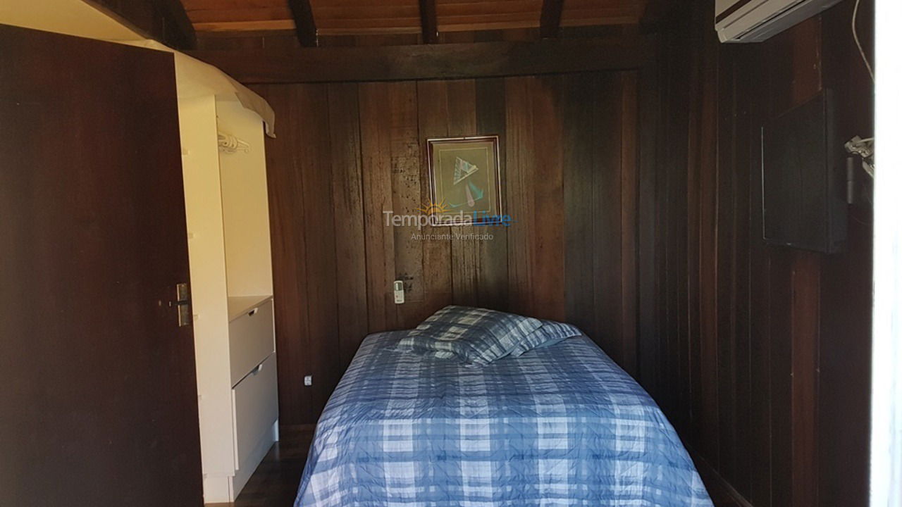 Casa para alquiler de vacaciones em Bombinhas (Praia de Quatro Ilhas)