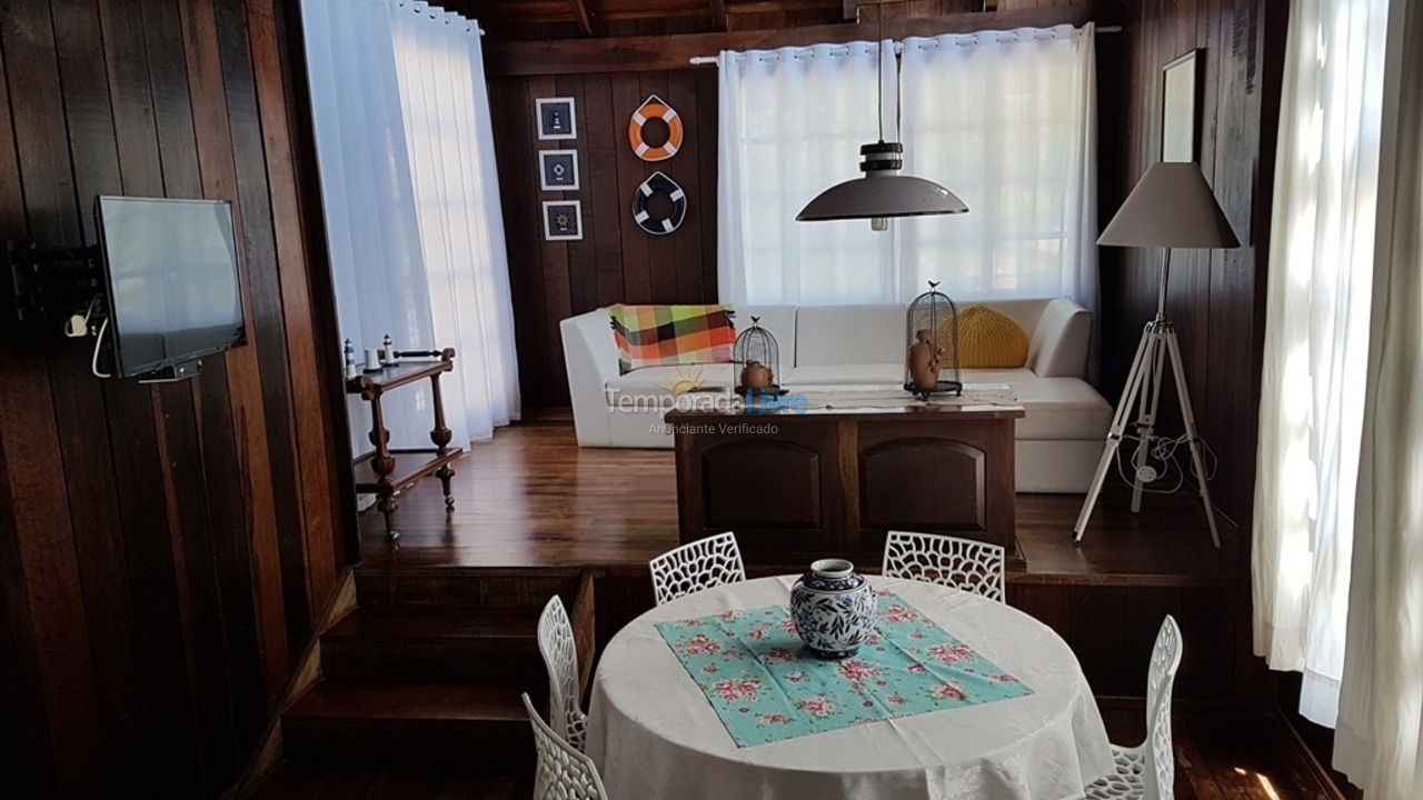 Casa para alquiler de vacaciones em Bombinhas (Praia de Quatro Ilhas)