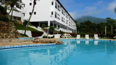 Maravilhosa vista do mar, com conforto e lazer (100mts da praia). (FT)