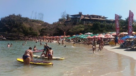 Praia da Ferradurinha, a 200 metros do condomínio