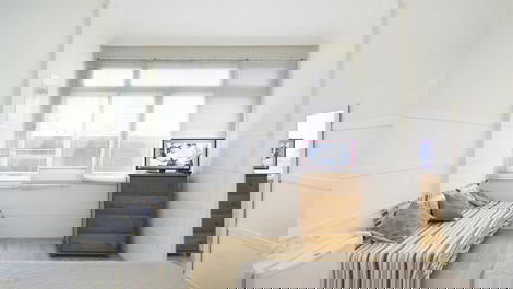 16Flats: STUDIO 103