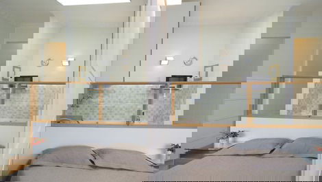 16Flats: STUDIO 103