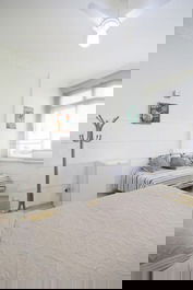 16Flats: STUDIO 103
