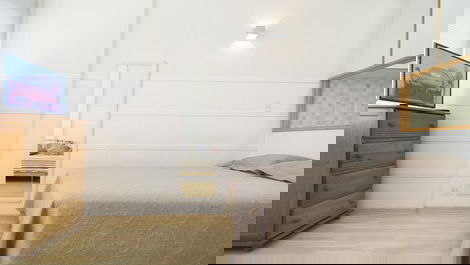 16Flats: STUDIO 103