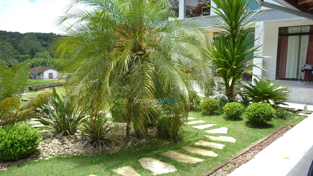 Casa para aluguel de temporada em Mogi das Cruzes (Biritiba Ussu)